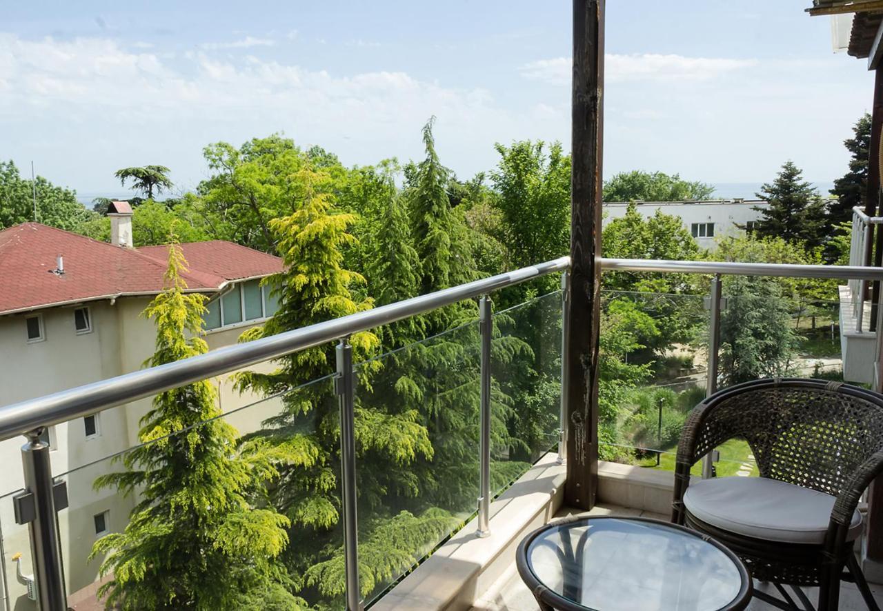 Under The Stars - Lux Penthouse With Pool And Terrace By Flat Mаnager Apartment Saints Constantine and Helena Exterior photo
