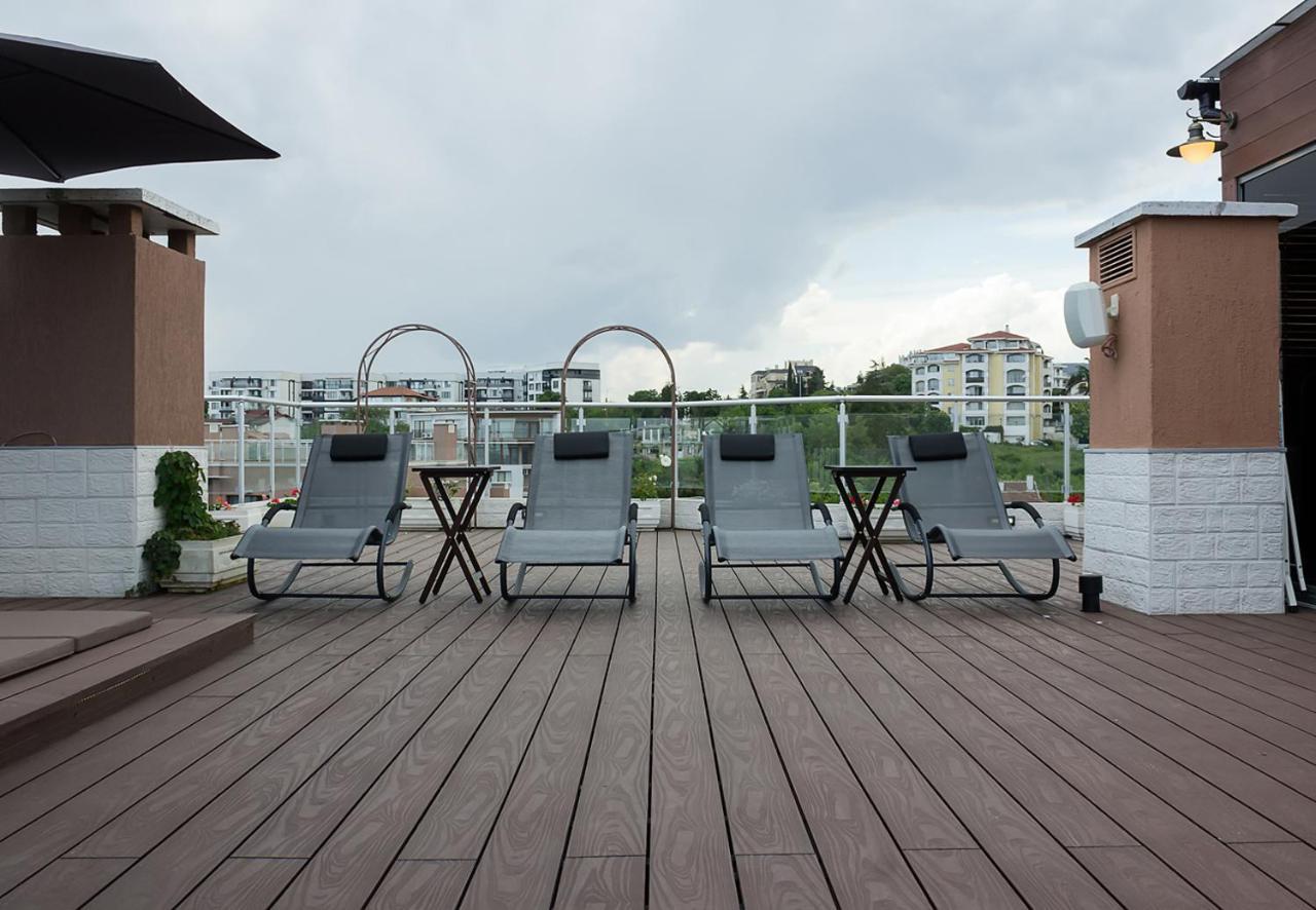 Under The Stars - Lux Penthouse With Pool And Terrace By Flat Mаnager Apartment Saints Constantine and Helena Exterior photo