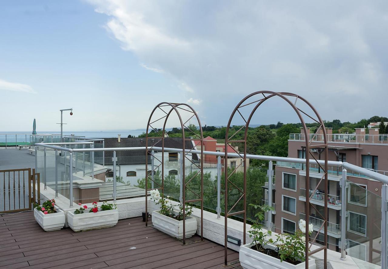 Under The Stars - Lux Penthouse With Pool And Terrace By Flat Mаnager Apartment Saints Constantine and Helena Exterior photo